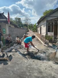 Warga Sumber Kidul Gelar Kerja Bakti Rehabilitasi Jembatan Jalan RT 03